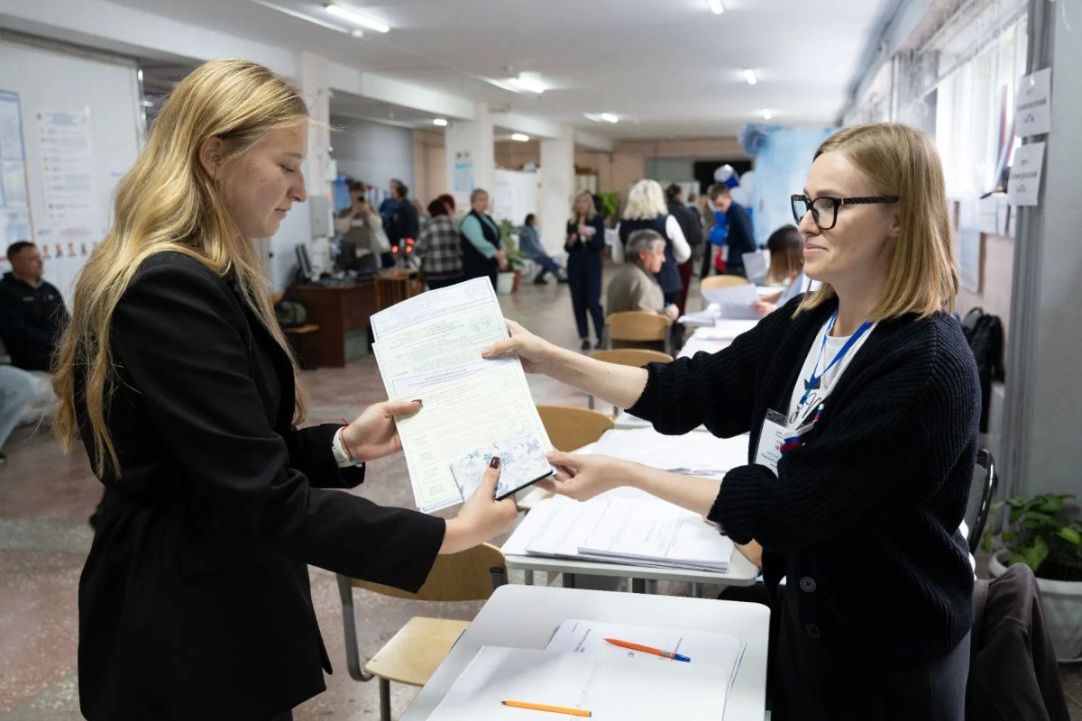 Активистка и будущий педагог Екатерина Веснина впервые приняла участие в голосовании Активистка и будущий педагог Екатерина Веснина впервые приняла участие в голосовании