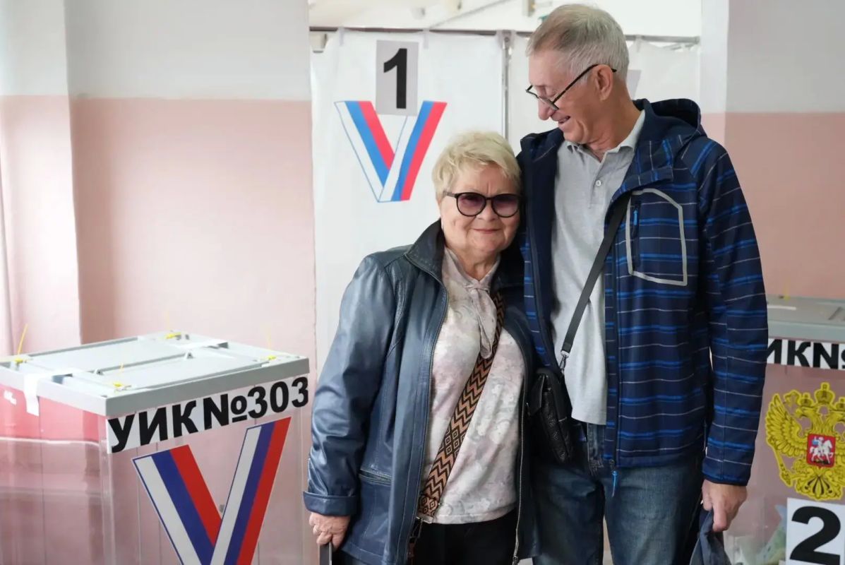 В Ленинском районе города на участках голосуют пары, прожившие в браке более 45 лет В Ленинском районе города на участках голосуют пары, прожившие в браке более 45 лет