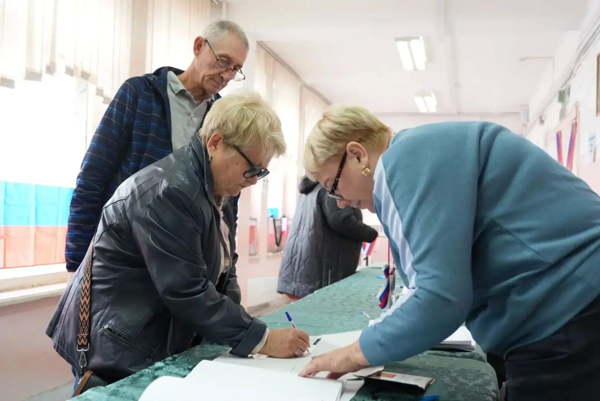 В Ленинском районе города на участках голосуют пары, прожившие в браке более 45 лет В Ленинском районе города на участках голосуют пары, прожившие в браке более 45 лет