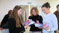 На избирательных участках кемеровской школы №14 впервые проголосовали десять ребят — выпускники этого года