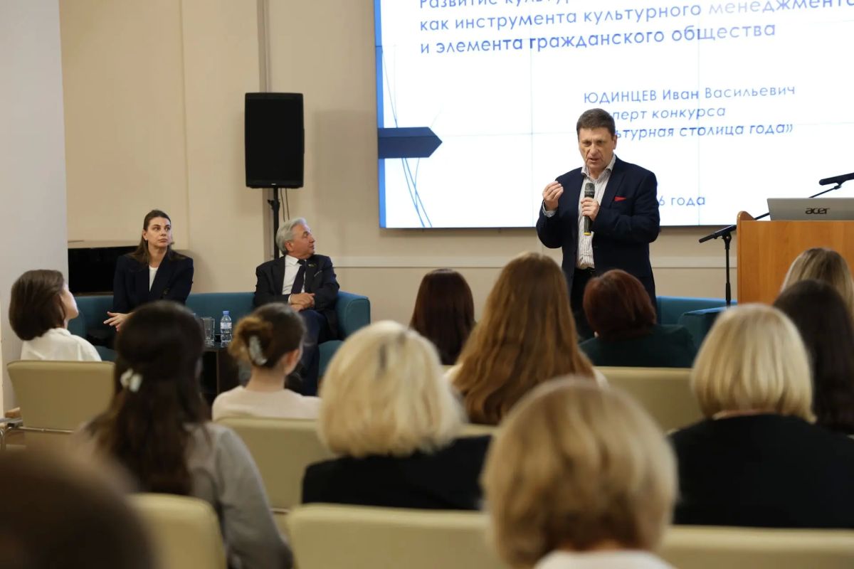 Медиапродвижение событий в сфере культуры обсудили на круглом столе в ведущей библиотеке Кузбасса Медиапродвижение событий в сфере культуры обсудили на круглом столе в ведущей библиотеке Кузбасса