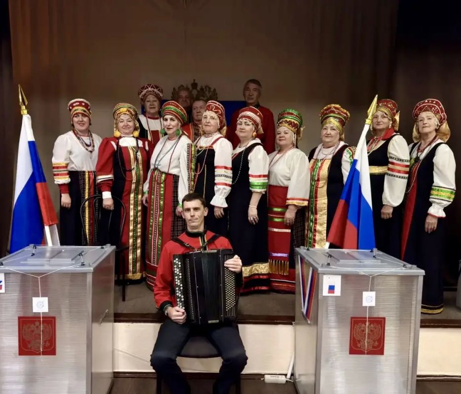 Живые выступления музыкальных коллективов и вокалистов, любимые мелодии и лучшие номера - всё это создает рядом с избирательными участками особое праздничное настроение! Живые выступления музыкальных коллективов и вокалистов, любимые мелодии и лучшие номера - всё это создает рядом с избирательными участками особое праздничное настроение!