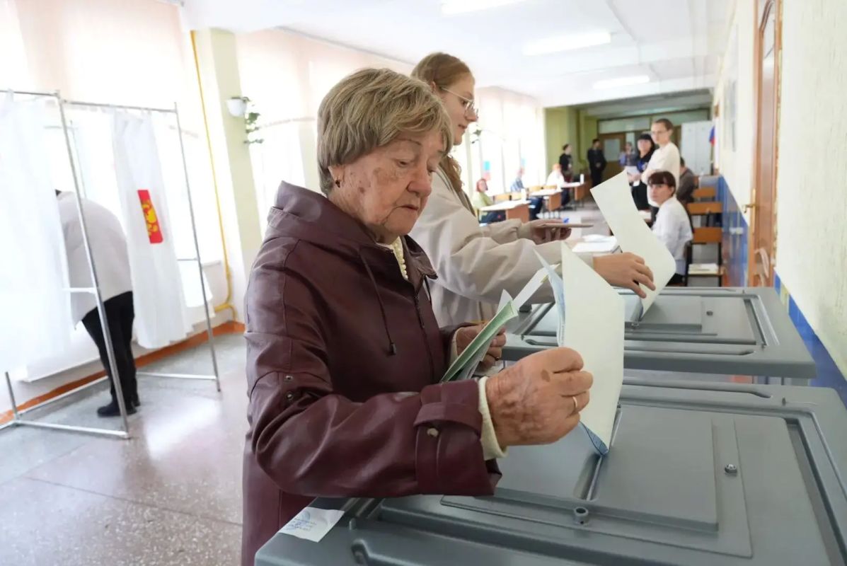 Кемеровская долгожительница посетила избирательный участок в 90 лет Кемеровская долгожительница посетила избирательный участок в 90 лет