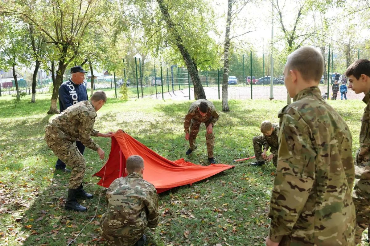 Туристский слёт в жилом районе Пионер: как прошёл третий день выборов в школе №32 Туристский слёт в жилом районе Пионер: как прошёл третий день выборов в школе №32
