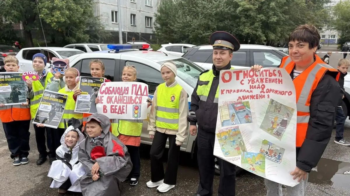 Сотрудники Госавтоинспекции Новокузнецка совместно с активистами отряда ЮИД, учениками Гимназии № 44, родителями и педагогами напомнили пешеходам о правилах перехода проезжей части Сотрудники Госавтоинспекции Новокузнецка совместно с активистами отряда ЮИД, учениками Гимназии № 44, родителями и педагогами напомнили пешеходам о правилах перехода проезжей части