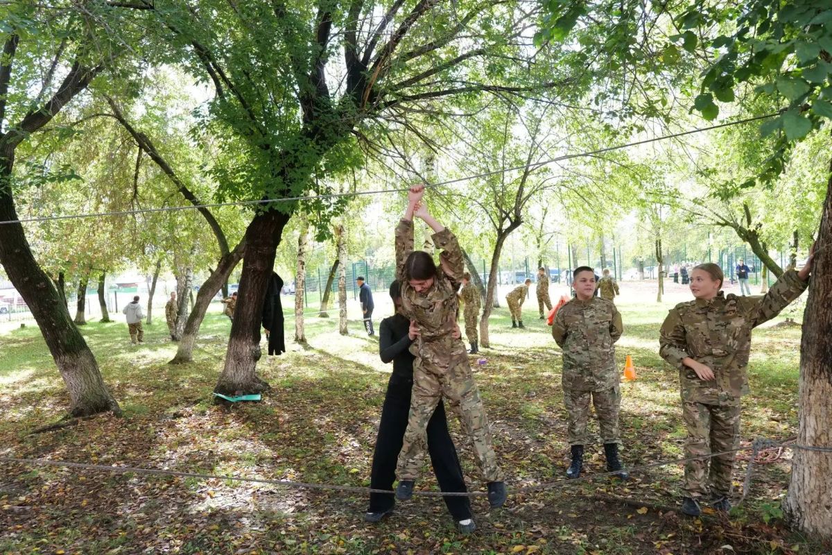 Туристский слёт в жилом районе Пионер: как прошёл третий день выборов в школе №32 Туристский слёт в жилом районе Пионер: как прошёл третий день выборов в школе №32