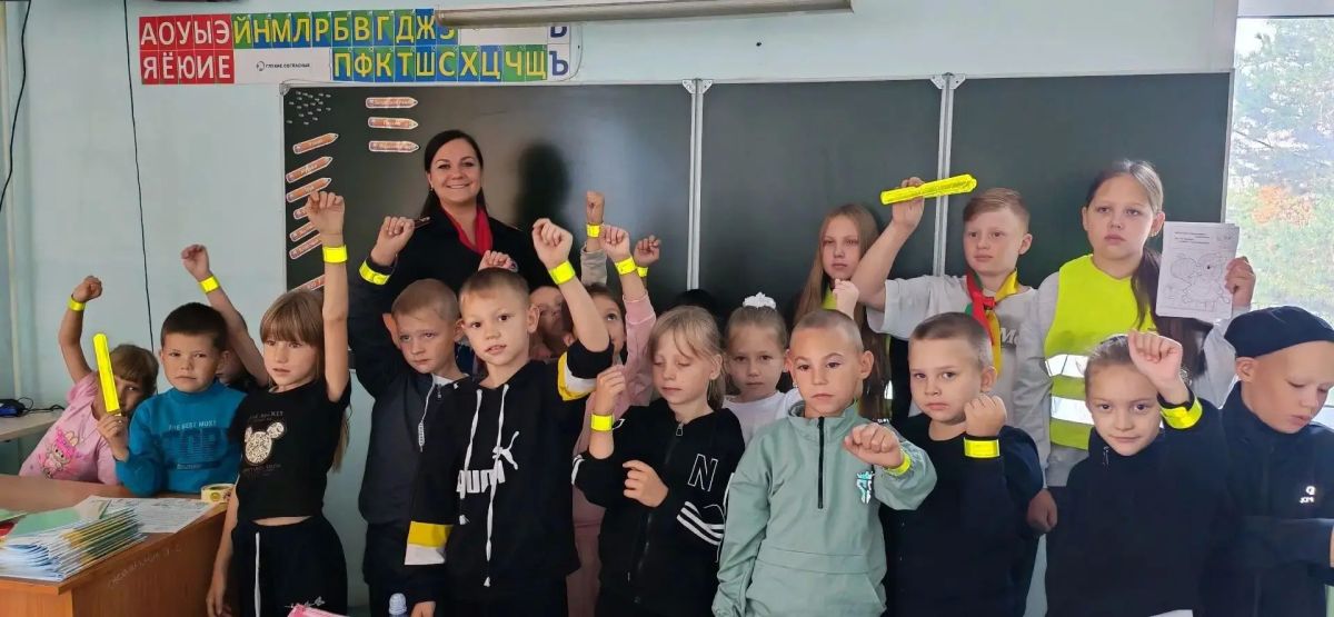 В Юрге сотрудники Госавтоинспекции провели беседы с учащимися школы №1 о важности соблюдения правил дорожного движения