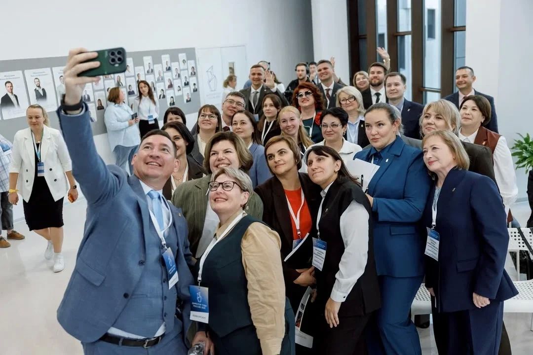 Продолжается первый тур заключительного этапа Всероссийского конкурса «Директор года России» Продолжается первый тур заключительного этапа Всероссийского конкурса «Директор года России»