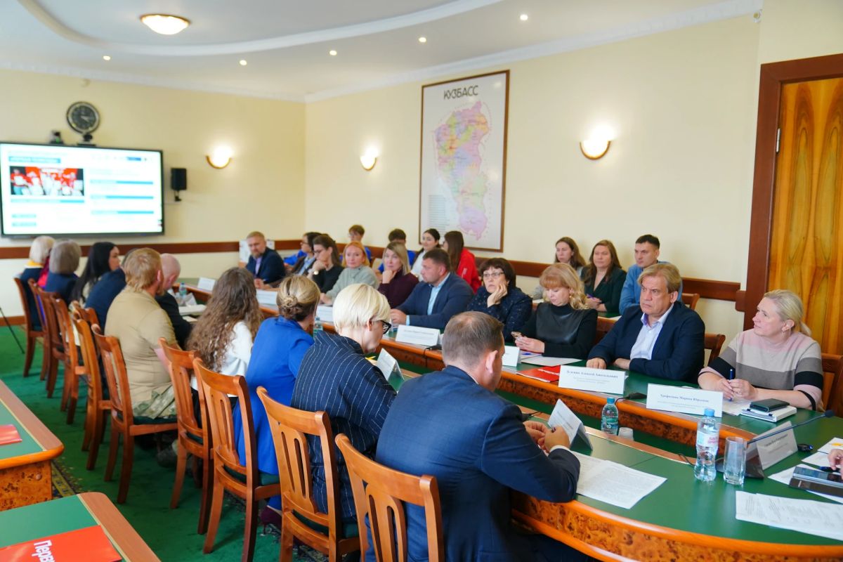 На заседании координационного совета при Губернаторе Кузбасса по взаимодействию с Движением Первых обсудили деятельность регионального отделения, подвели итоги работы за третий квартал 2026 года На заседании координационного совета при Губернаторе Кузбасса по взаимодействию с Движением Первых обсудили деятельность регионального отделения, подвели итоги работы за третий квартал 2026 года