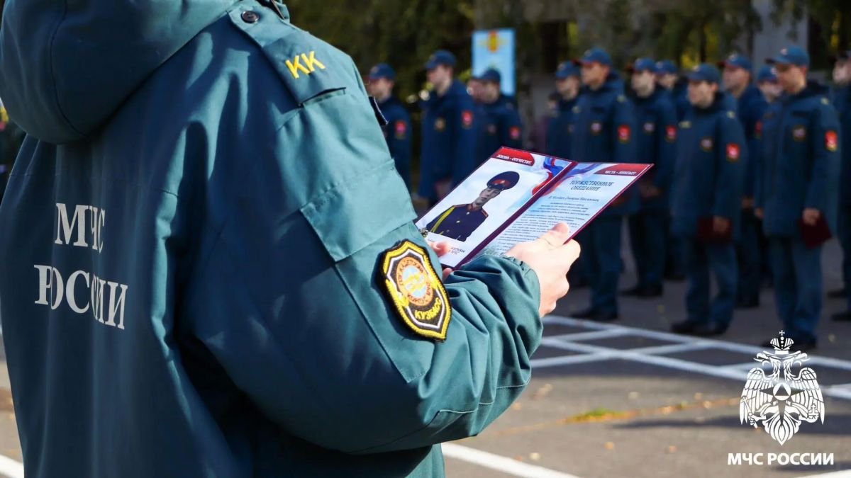 Кадеты-первокурсники МЧС приняли присягу в столице Кузбасса Кадеты-первокурсники МЧС приняли присягу в столице Кузбасса