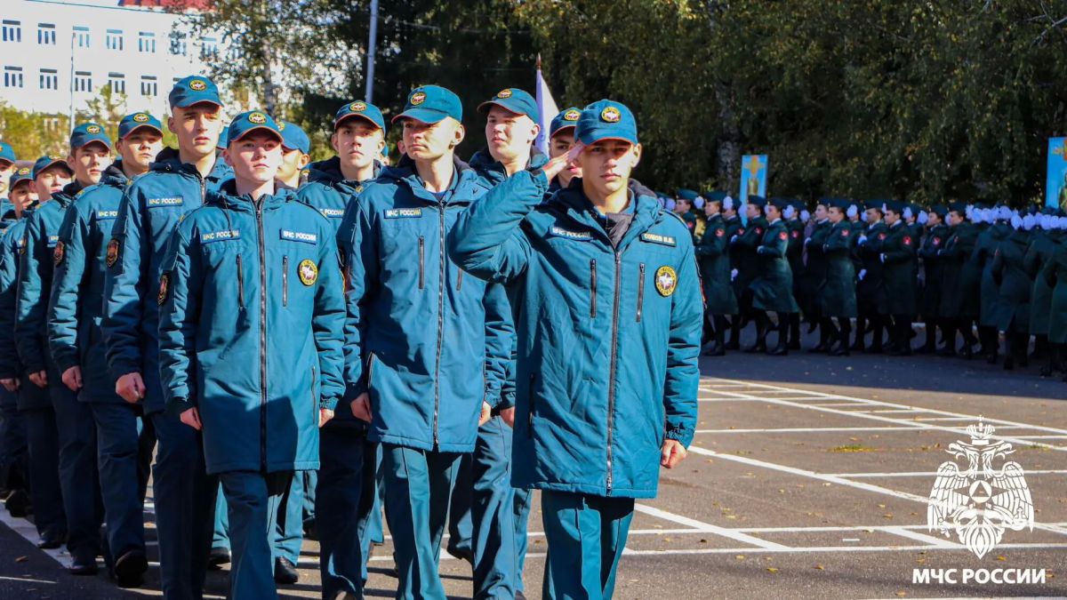 Кадеты-первокурсники МЧС приняли присягу в столице Кузбасса Кадеты-первокурсники МЧС приняли присягу в столице Кузбасса