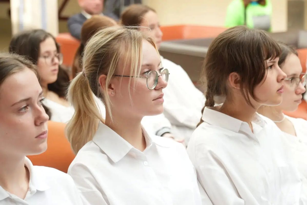 Медицинский класс открылся в кемеровской школе №14 Медицинский класс открылся в кемеровской школе №14