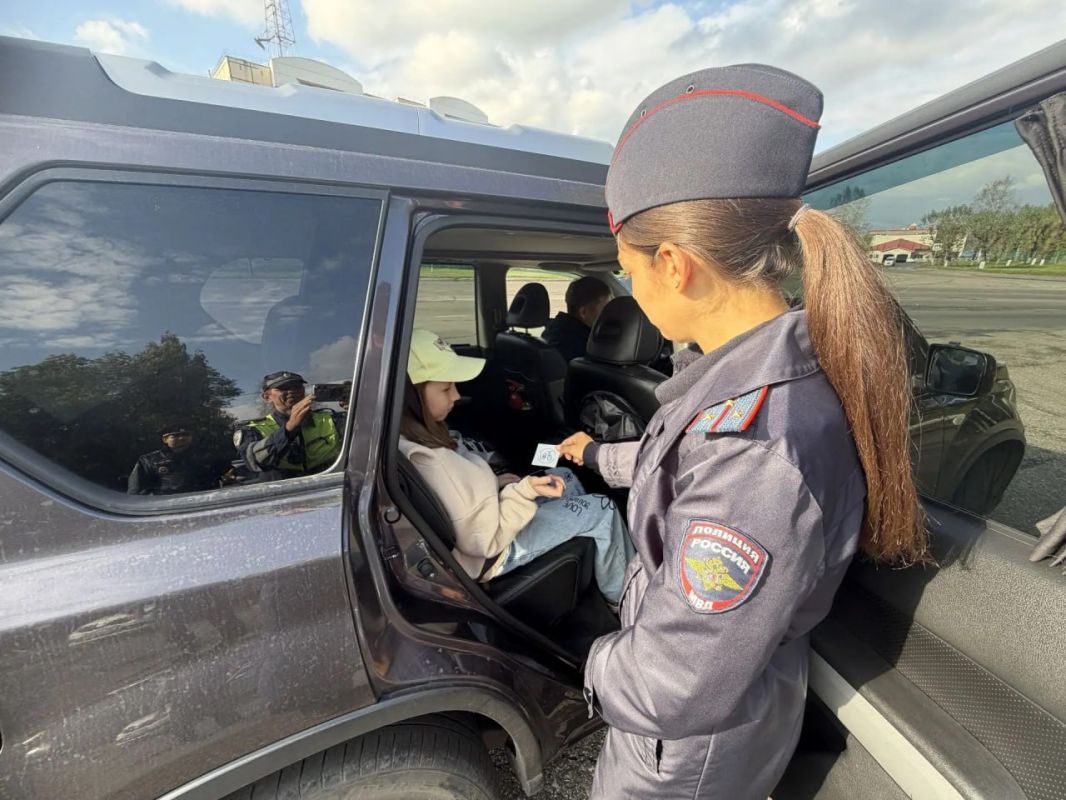 В Междуреченске сотрудники Госавтоинспекции провели акцию «Пристегни самое дорогое!» В Междуреченске сотрудники Госавтоинспекции провели акцию «Пристегни самое дорогое!»
