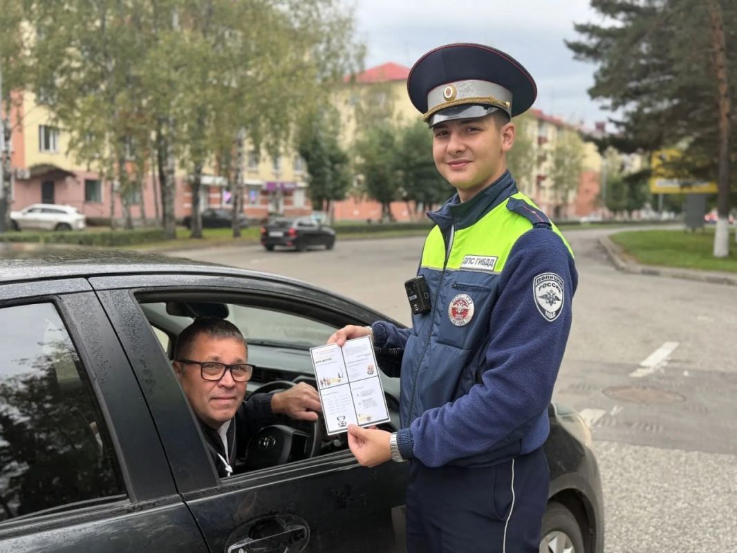 В Междуреченске сотрудники Госавтоинспекции провели акцию «Пристегни самое дорогое!»