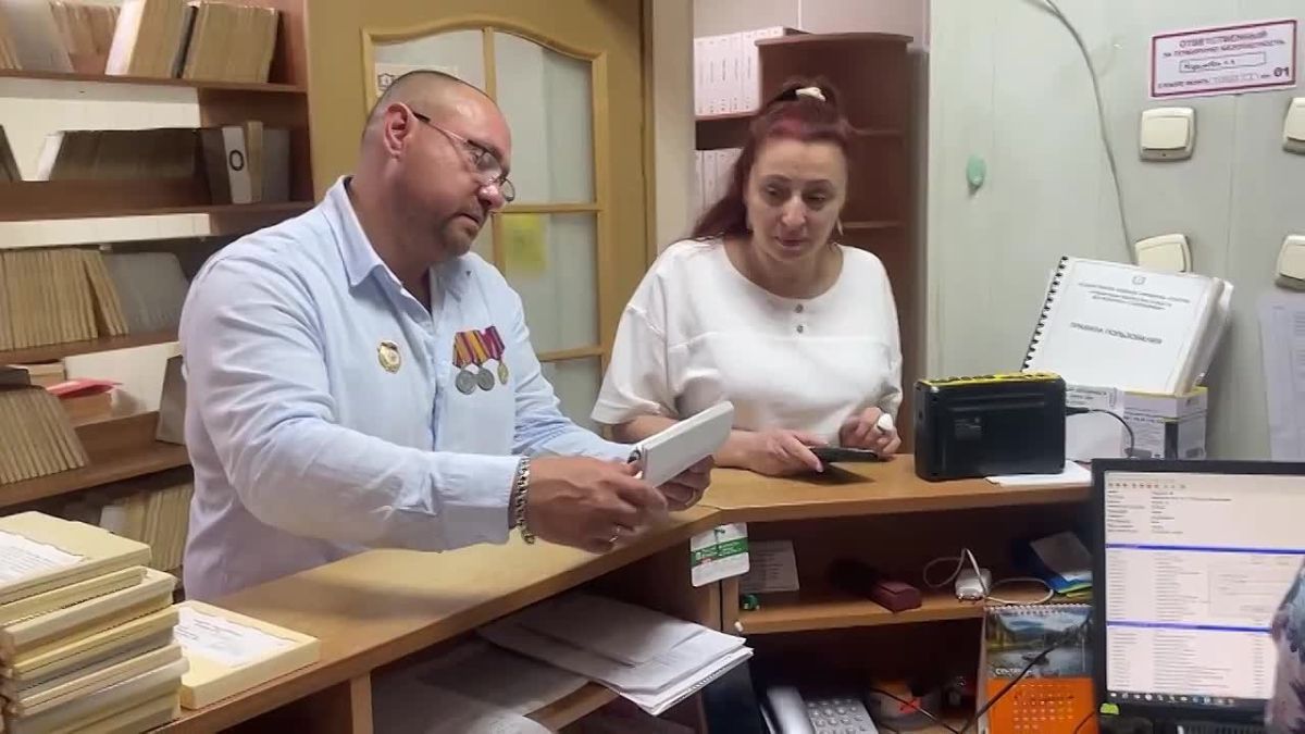 В Специальную библиотеку Кузбасса для незрячих и слабовидящих записался новый читатель — Зиновьев Евгений Павлович, участник СВО, инвалид по зрению