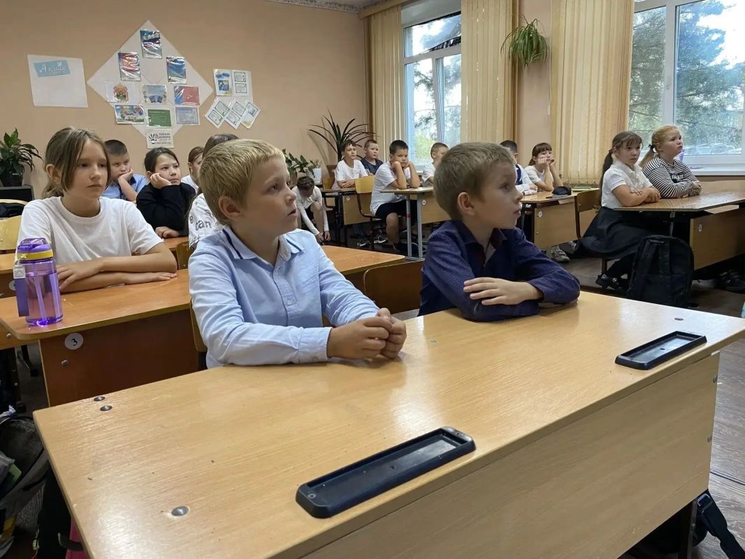 Сотрудники Госавтоинспекции Новокузнецкого муниципального округа совместно с отрядом ЮИД провели урок безопасности в МБОУ "Тальжинская ООШ" Сотрудники Госавтоинспекции Новокузнецкого муниципального округа совместно с отрядом ЮИД провели урок безопасности в МБОУ "Тальжинская ООШ"