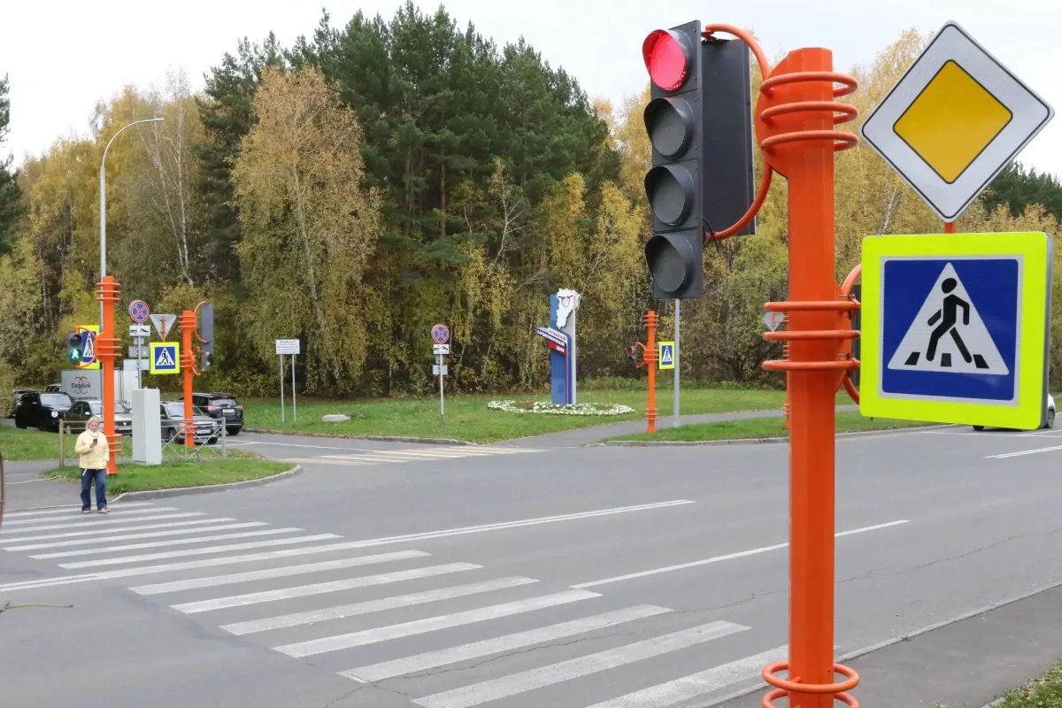 На бульваре им. академика Л.С. Барбараша в Рудничном районе заработали новые светофоры На бульваре им. академика Л.С. Барбараша в Рудничном районе заработали новые светофоры
