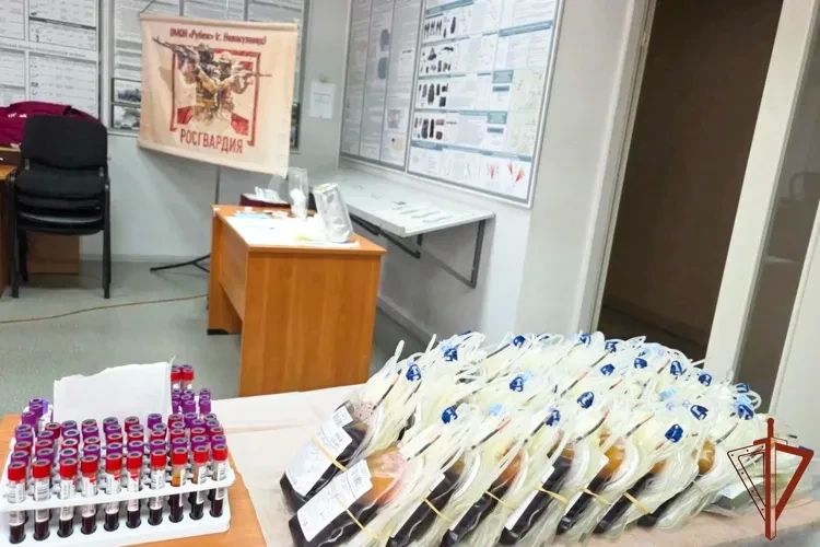 В Кузбассе более 40 сотрудников ОМОН приняли участие в донорской акции «От сердца к сердцу» В Кузбассе более 40 сотрудников ОМОН приняли участие в донорской акции «От сердца к сердцу»