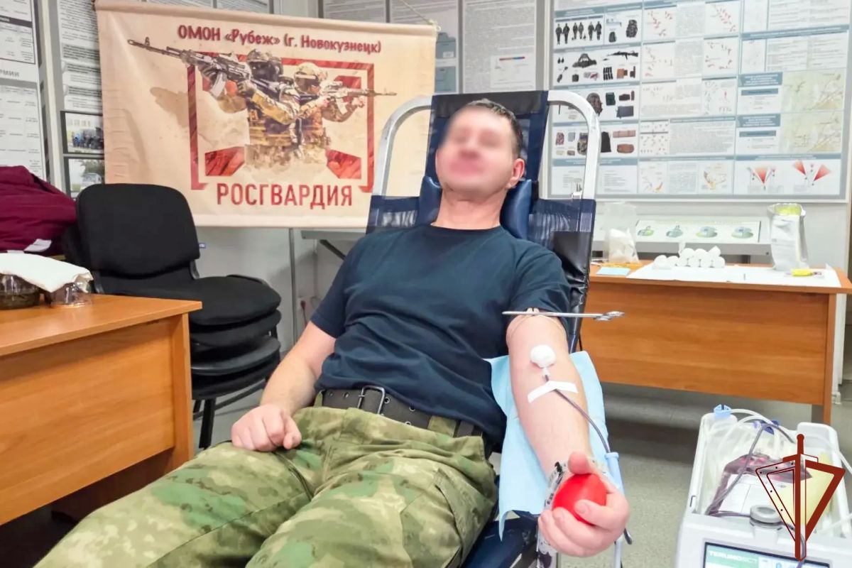В Кузбассе более 40 сотрудников ОМОН приняли участие в донорской акции «От сердца к сердцу»
