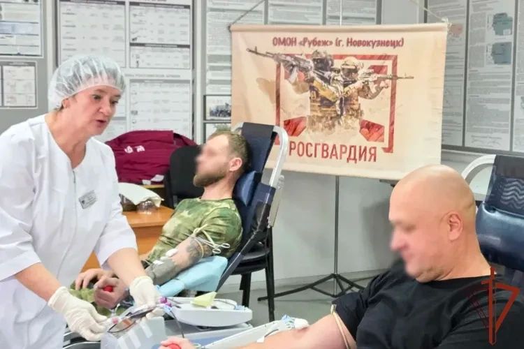 В Кузбассе более 40 сотрудников ОМОН приняли участие в донорской акции «От сердца к сердцу» В Кузбассе более 40 сотрудников ОМОН приняли участие в донорской акции «От сердца к сердцу»