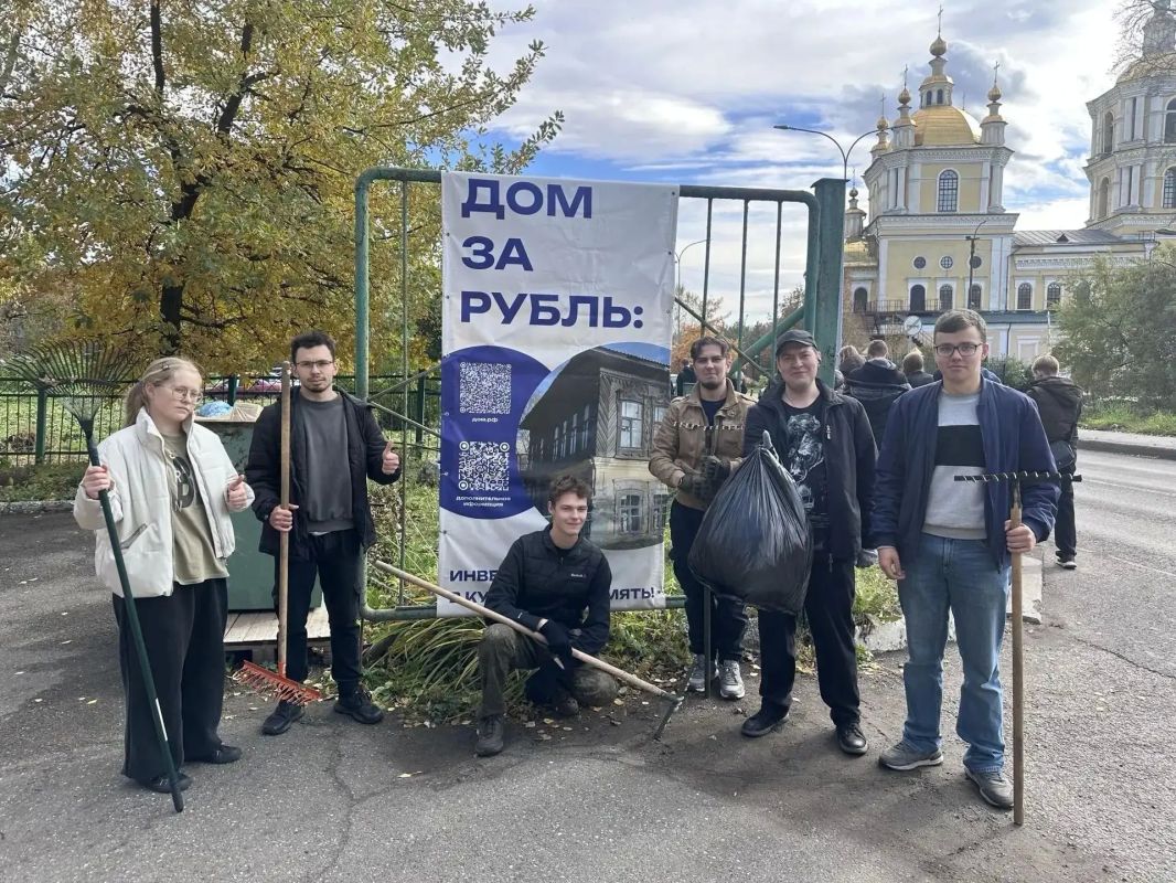 Большой субботник у Дома купца Фонарёва