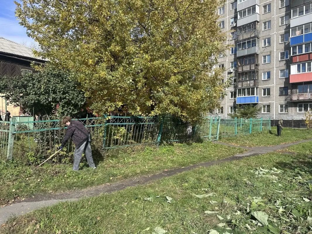 Большой субботник у Дома купца Фонарёва Большой субботник у Дома купца Фонарёва