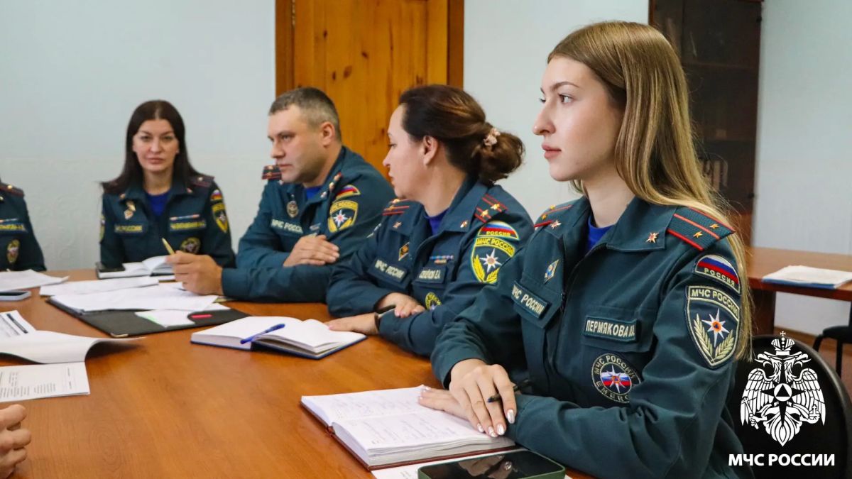 В Главном управлении МЧС России по Кемеровской области – Кузбассу состоялась рабочая встреча с представителями Кемеровского регионального отделения ВДПО В Главном управлении МЧС России по Кемеровской области – Кузбассу состоялась рабочая встреча с представителями Кемеровского регионального отделения ВДПО