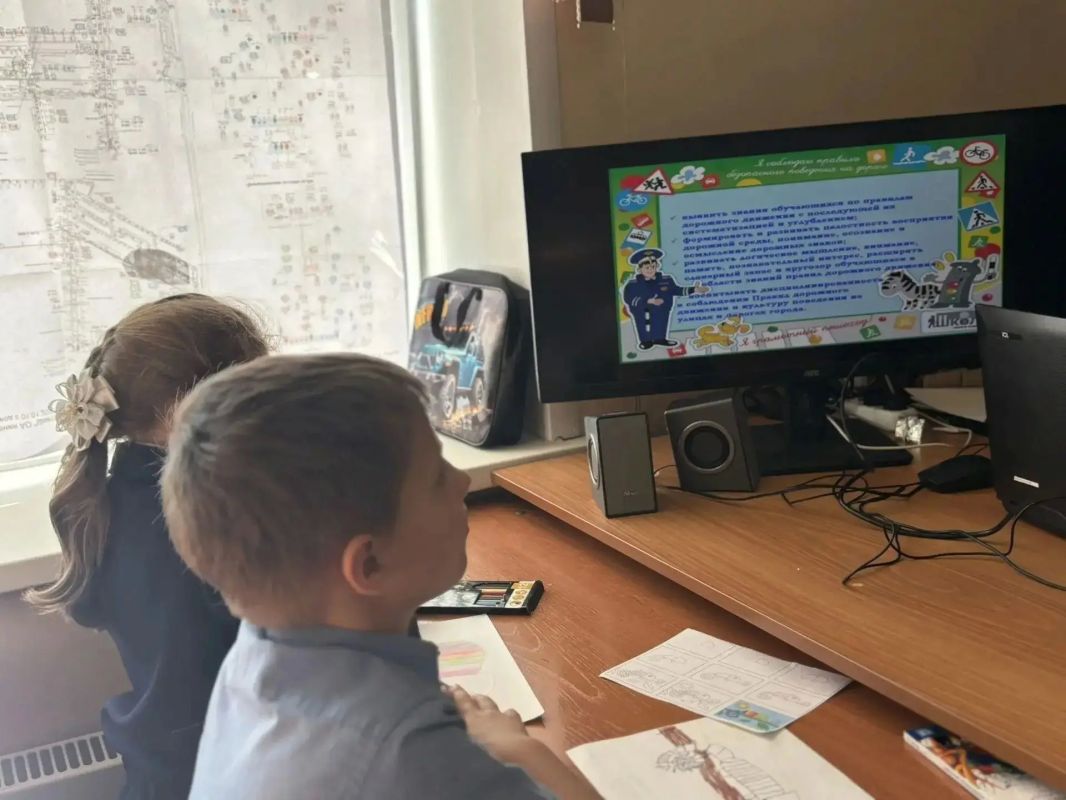В Новокузнецке сотрудники Госавтоинспекции приняли участие в квизе по правилам безопасного поведения на дорогах