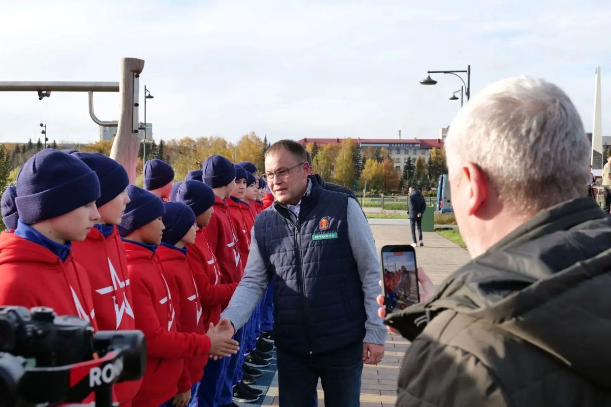Дмитрий Анисимов: Сегодня собрались в парке Александра Невского, где расположен крупнейший памп-трек в Сибири, и сделали необычный подарок нашим кемеровским кадетам Дмитрий Анисимов: Сегодня собрались в парке Александра Невского, где расположен крупнейший памп-трек в Сибири, и сделали необычный подарок нашим кемеровским кадетам