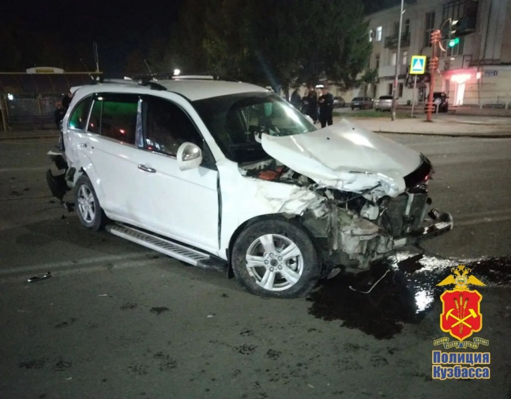 Четыре человека пострадали в аварии с каретой скорой помощи в Кемеровской области Четыре человека пострадали в аварии с каретой скорой помощи в Кемеровской области