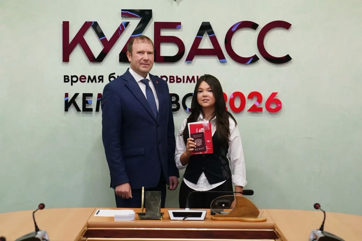Дмитрий Анисимов: В рамках программы «Мы — граждане России!» вручил первые паспорта юным активистам Дмитрий Анисимов: В рамках программы «Мы — граждане России!» вручил первые паспорта юным активистам