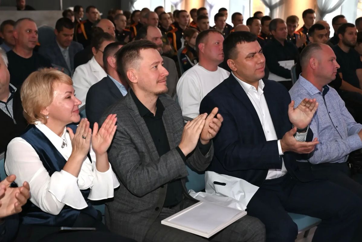 В Центральном районе Кемерова ярко отметили День отца В Центральном районе Кемерова ярко отметили День отца