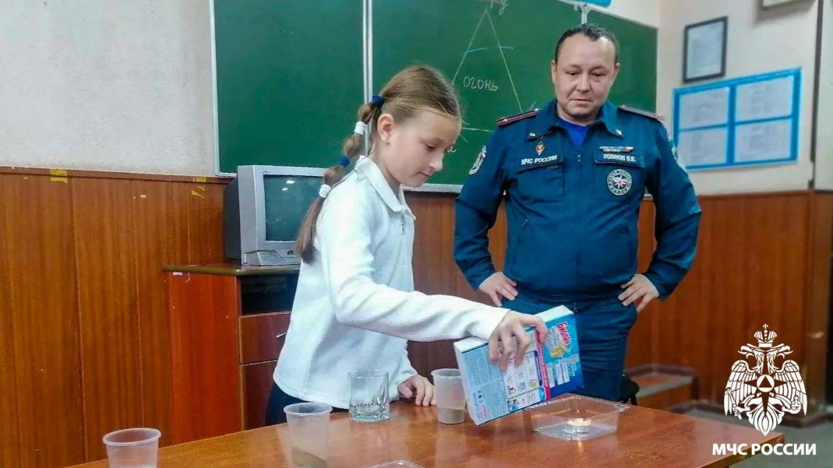 Мой папа — пожарный!. В преддверии Дня отца четвероклассники пришли в пожарную часть, чтобы увидеть, как служит папа их одноклассника Сергея — Валерий Поляков Мой папа — пожарный!. В преддверии Дня отца четвероклассники пришли в пожарную часть, чтобы увидеть, как служит папа их одноклассника Сергея — Валерий Поляков