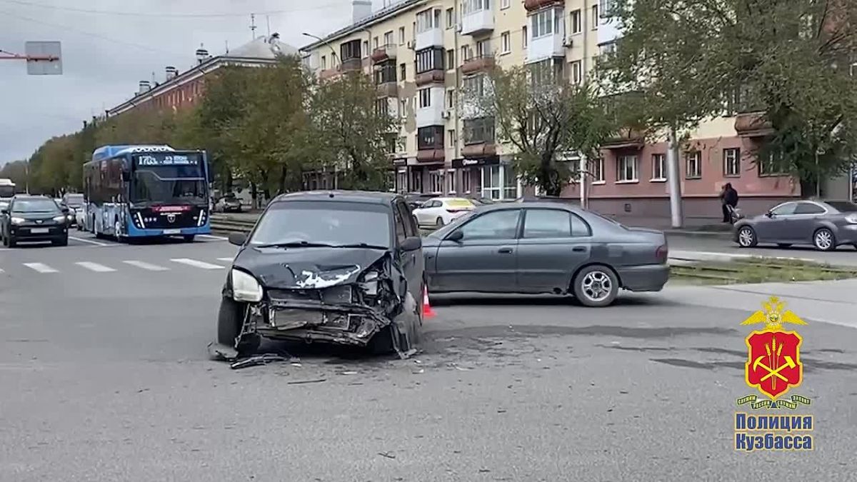 В Кемерове сотрудники полиции устанавливают обстоятельства ДТП, в результате которого погибла женщина-пешеход