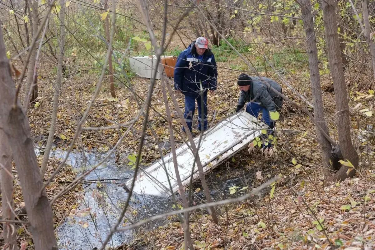 «Обследовали территорию в радиусе около километра»: в Заводском районе Кемерова расчищают засыпанный кювет, чтобы справиться с подтоплениями