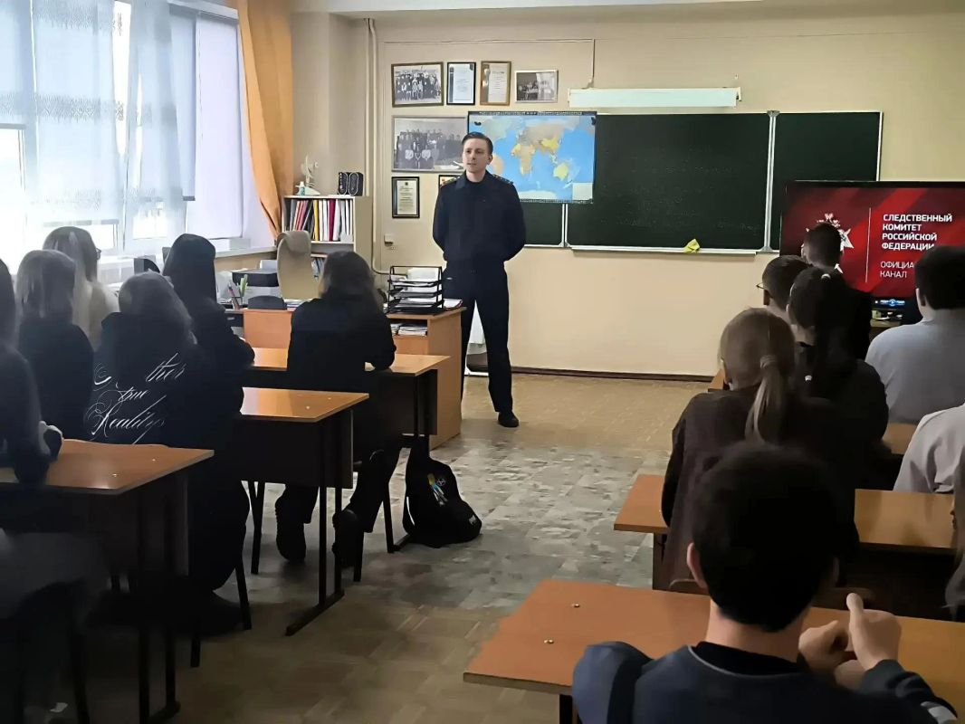 Сотрудники следственного управления СК России провели лекцию для студентов техникума ко Дню криминалистики Сотрудники следственного управления СК России провели лекцию для студентов техникума ко Дню криминалистики