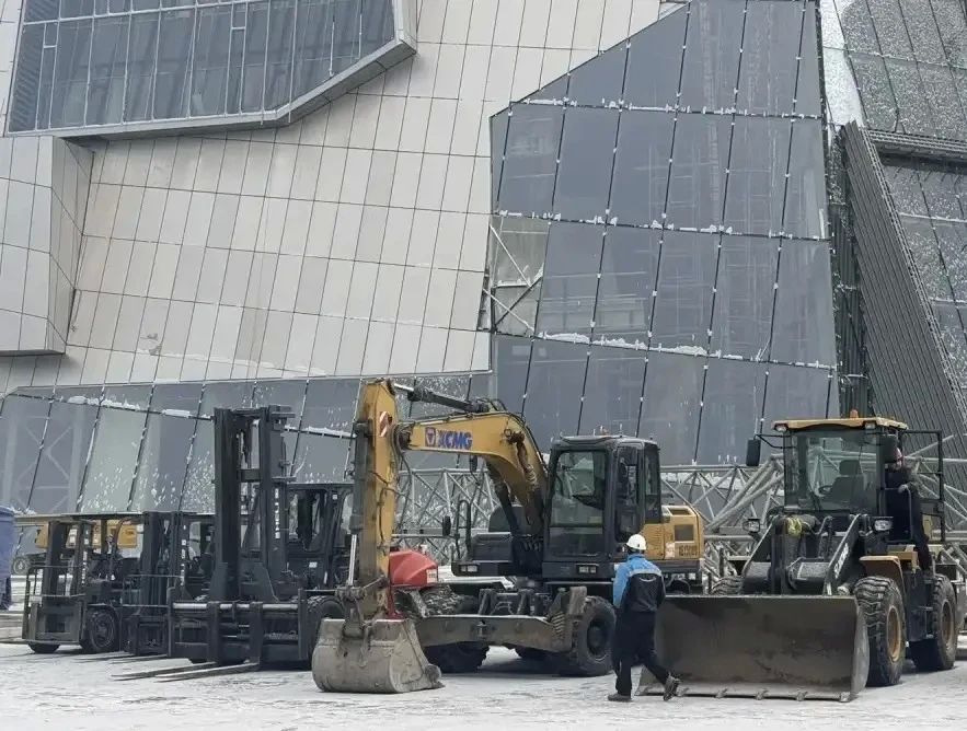 Самоходная техника под контролем: на стройплощадке культурного кластера в Кемерове прошёл технический осмотр Самоходная техника под контролем: на стройплощадке культурного кластера в Кемерове прошёл технический осмотр