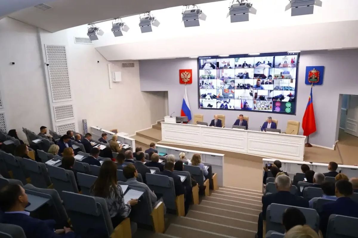 Илья Середюк: Привлекли лучших федеральных экспертов к созданию новой структуры экономики Кузбасса Илья Середюк: Привлекли лучших федеральных экспертов к созданию новой структуры экономики Кузбасса