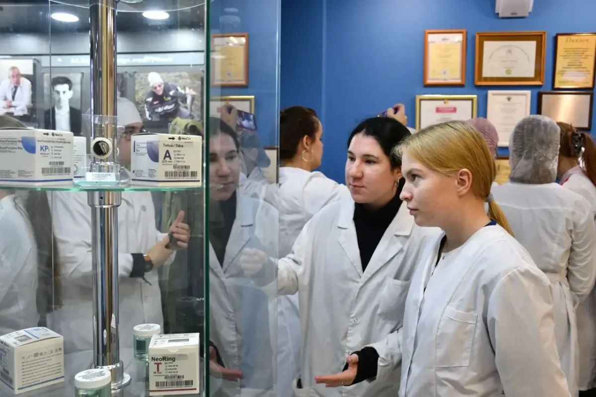 Старшекурсники Кузбасского медицинского колледжа — будущие фельдшеры, медсёстры и лаборанты — посетили Кузбасский клинический кардиологический диспансер им. академика Л.С. Барбараша Старшекурсники Кузбасского медицинского колледжа — будущие фельдшеры, медсёстры и лаборанты — посетили Кузбасский клинический кардиологический диспансер им. академика Л.С. Барбараша