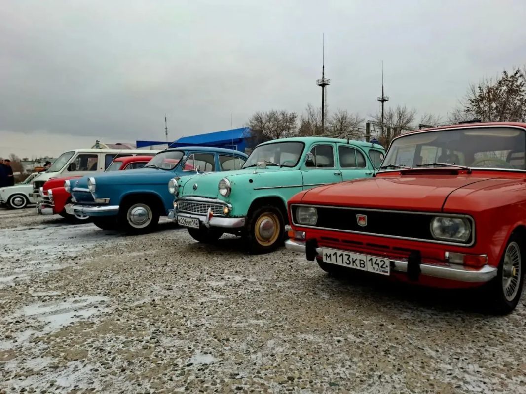 В преддверии Дня работника автомобильного и городского пассажирского транспорта Кемеровский профессионально-технический техникум посетили участники клуба «Ретрогуберния» В преддверии Дня работника автомобильного и городского пассажирского транспорта Кемеровский профессионально-технический техникум посетили участники клуба «Ретрогуберния»