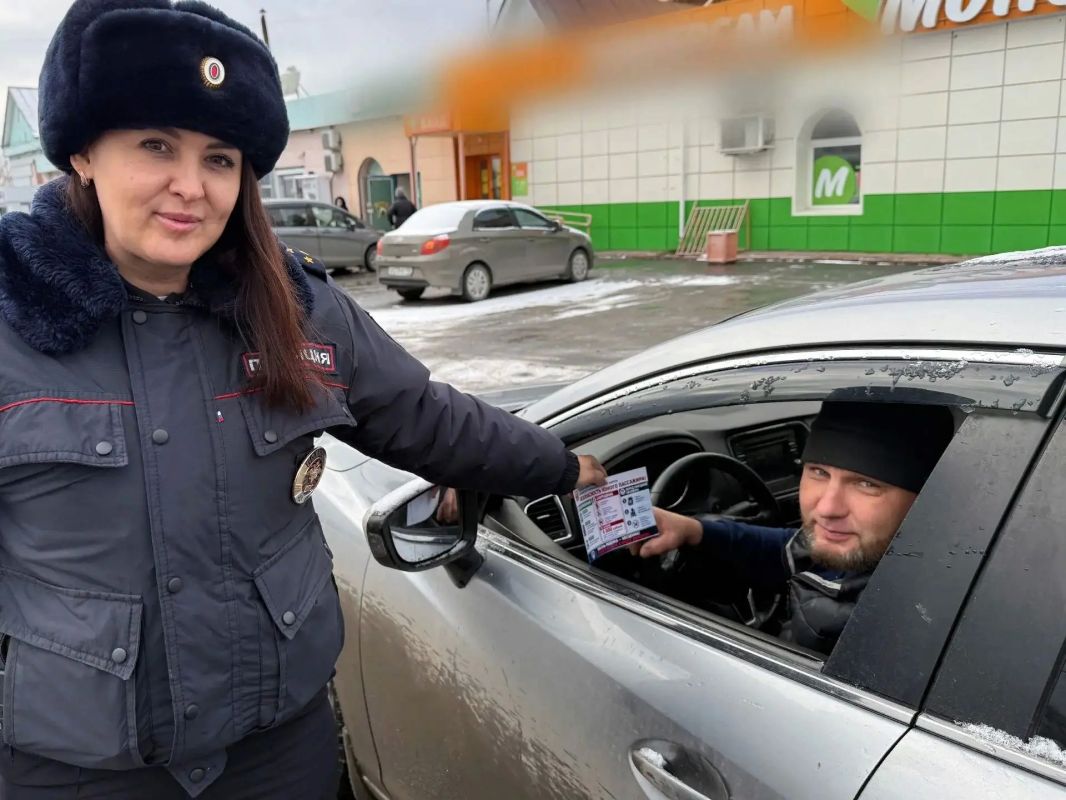 В Топках сотрудники Госавтоинспекции провели акцию «Автокресло — детям!» В Топках сотрудники Госавтоинспекции провели акцию «Автокресло — детям!»