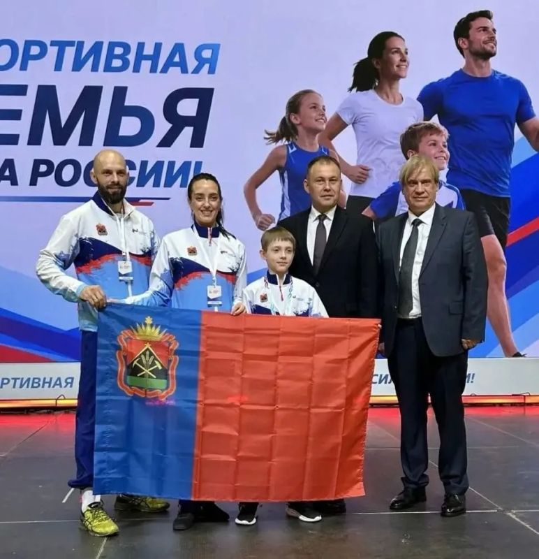 Семья Крахмалевых из Кузбасса заняла второе место на конкурсе «Спортивная семья – сила России» в Красноярске, сообщил Илья Середюк