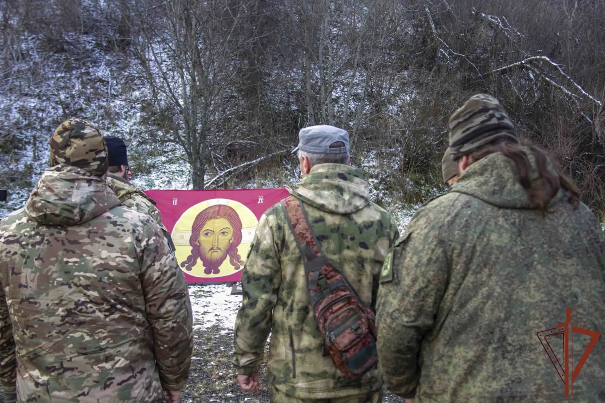 Росгвардейцы и священнослужители Кузбасса обсудили вопросы духовной поддержки личного состава Росгвардейцы и священнослужители Кузбасса обсудили вопросы духовной поддержки личного состава