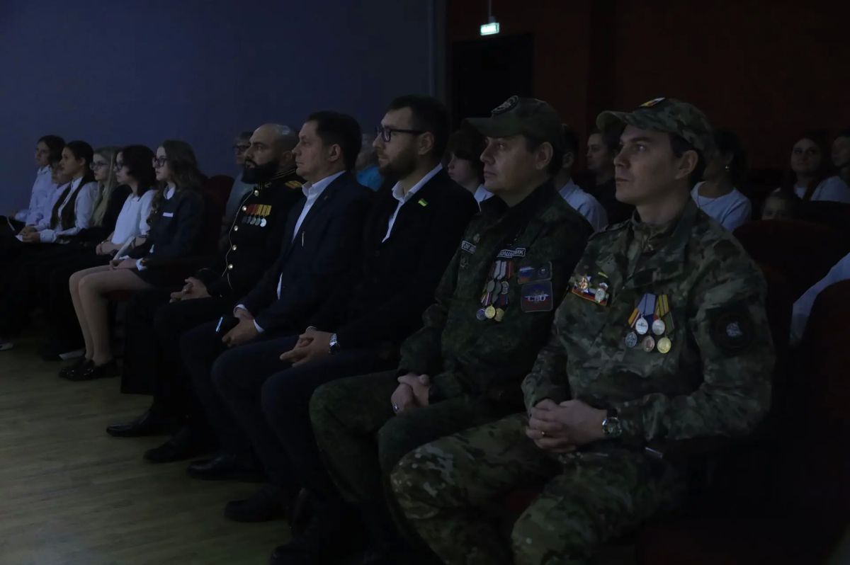 Сегодня в Доме творческих союзов состоится торжественная церемония вручения первых паспортов гражданам Российской Федерации, достигшим 14-летнего возраста Сегодня в Доме творческих союзов состоится торжественная церемония вручения первых паспортов гражданам Российской Федерации, достигшим 14-летнего возраста