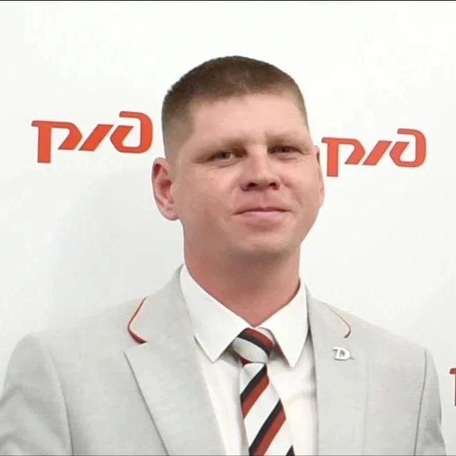 Троих детей на трассе в Кузбассе во время аварии спасли железнодорожники Троих детей на трассе в Кузбассе во время аварии спасли железнодорожники