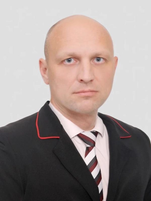 Троих детей на трассе в Кузбассе во время аварии спасли железнодорожники Троих детей на трассе в Кузбассе во время аварии спасли железнодорожники