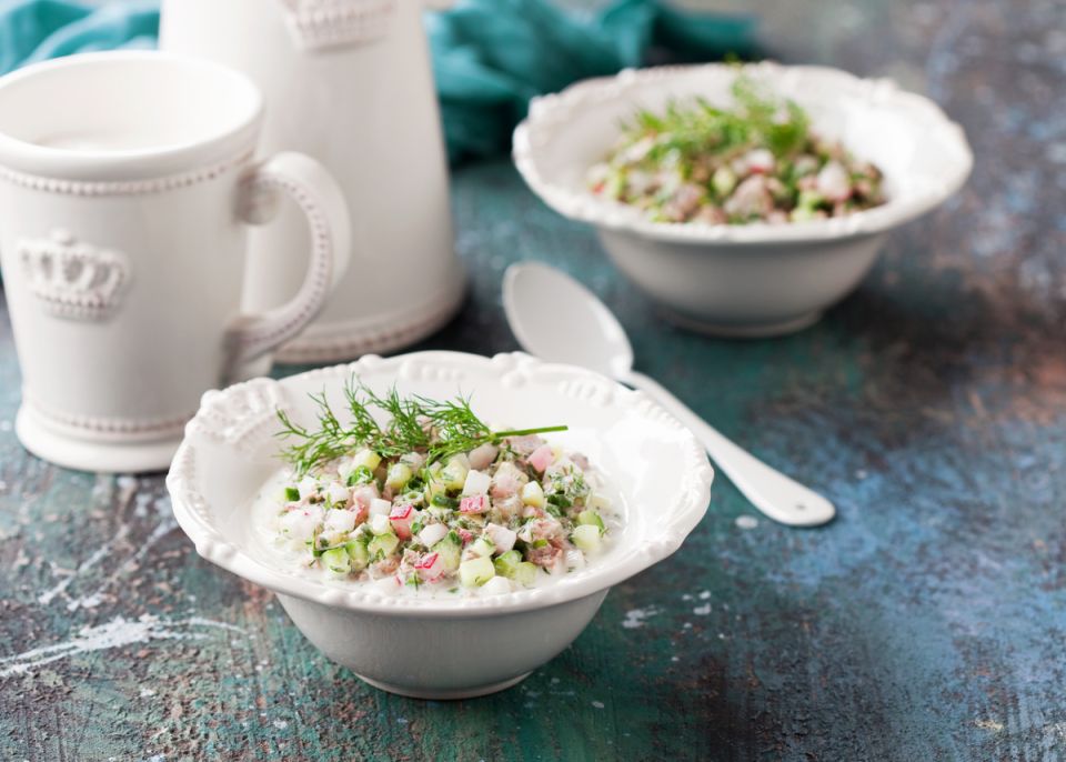 Летняя окрошка для зрелого возраста: полезное и вкусное решение