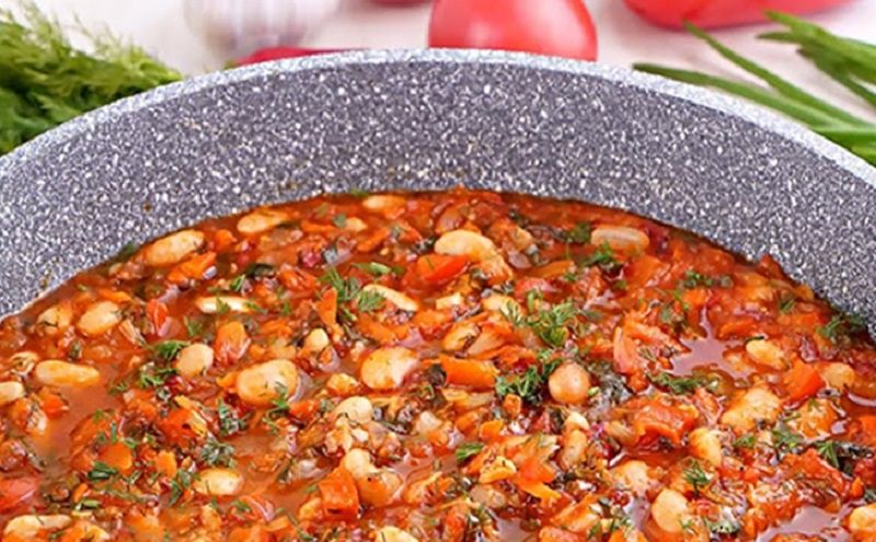 Фасоль с томатами и орехами: идеальное согревающее блюдо для холодного вечера