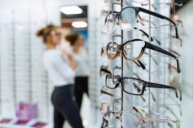 Как вернуть заказные очки: преимущества и нюансы для потребителей в 2025 году