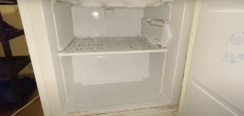 Эффективные методы быстрой уборки холодильника: хитрости для современных хозяек